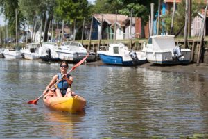 femme sur canoe kayak